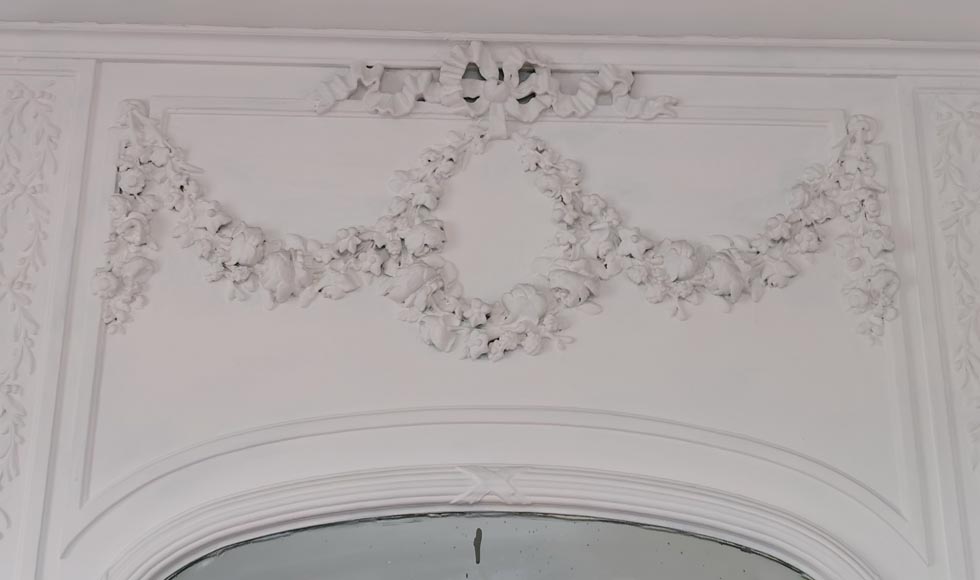 Trumeau de style Louis XVI aux guirlandes de roses et branches d'olivier Trumeau de style Louis XVI aux guirlandes de roses et branches d'olivier-1