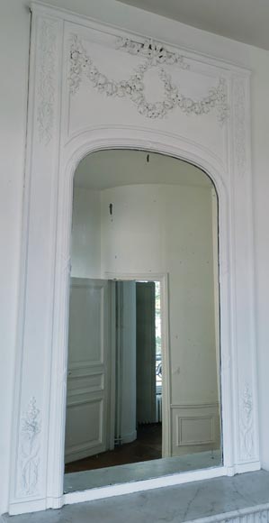 Trumeau de style Louis XVI aux guirlandes de roses et branches d'olivier Trumeau de style Louis XVI aux guirlandes de roses et branches d'olivier-2