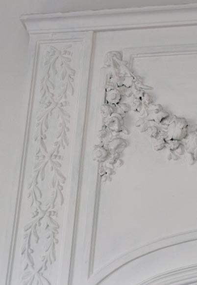 Trumeau de style Louis XVI aux guirlandes de roses et branches d'olivier Trumeau de style Louis XVI aux guirlandes de roses et branches d'olivier-3