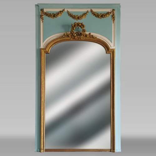 Trumeau de style Louis XVI à la couronne de roses et aux guirlandes de fleurs