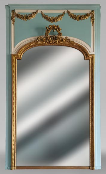 Trumeau de style Louis XVI à la couronne de roses et aux guirlandes de fleurs Trumeau de style Louis XVI à la couronne de roses et aux guirlandes de fleurs-0