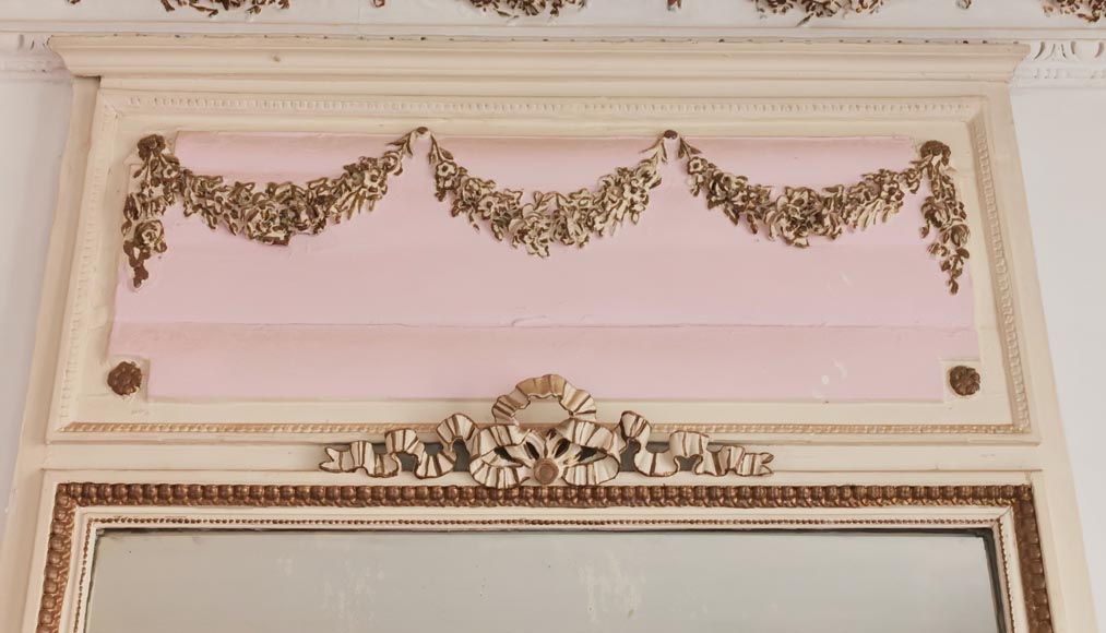 Trumeau de style Louis XVI au ruban et à la couronne de fleurs Trumeau de style Louis XVI au ruban et à la couronne de fleurs-2