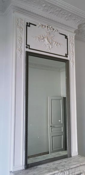 Trumeau bicolore de style Louis XVI au trophée de musique Trumeau bicolore de style Louis XVI au trophée de musique-1