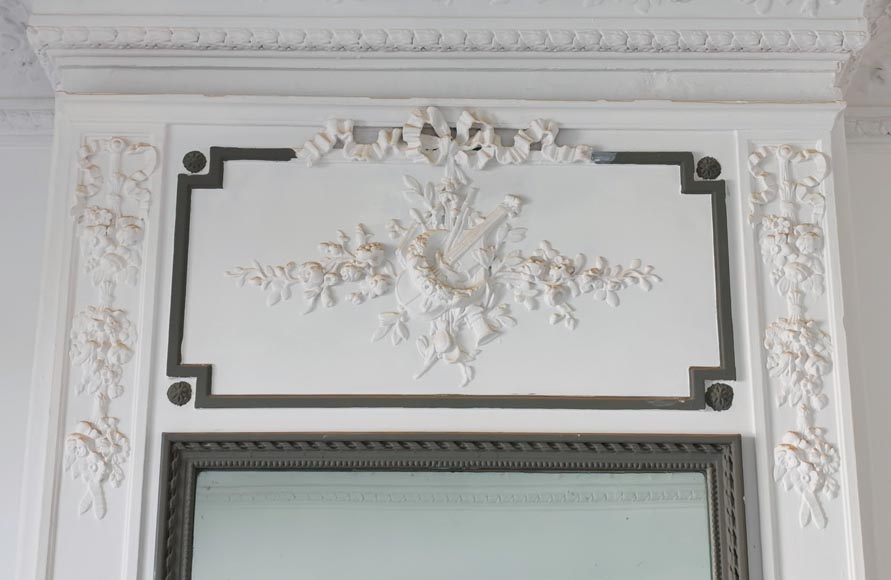 Trumeau bicolore de style Louis XVI au trophée de musique Trumeau bicolore de style Louis XVI au trophée de musique-2