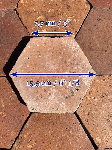 Lot d'environ 5 m² de dalles hexagonales anciennes en terre cuite, XIXe siècle Lot d'environ 5 m² de dalles hexagonales anciennes en terre cuite, XIXe siècle-6