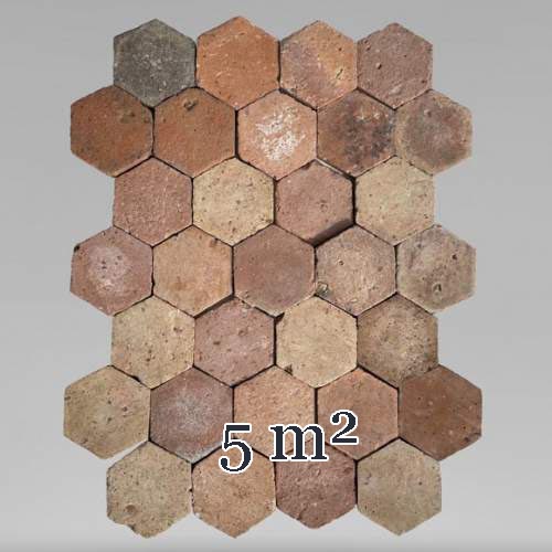 Lot d'environ 5 m² de tomettes hexagonales anciennes en terre cuite, XIXe siècle
