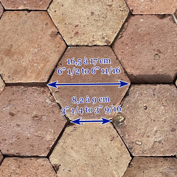 Lot d'environ 5 m² de tomettes hexagonales anciennes en terre cuite, XIXe siècle Lot d'environ 5 m² de tomettes hexagonales anciennes en terre cuite, XIXe siècle-6