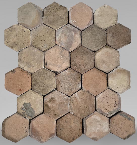 Lot d'environ 5,5m² de dalles hexagonales anciennes en terre cuite, XIXe siècle Lot d'environ 5,5m² de dalles hexagonales anciennes en terre cuite, XIXe siècle-0