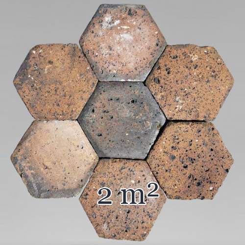 Lot d'environ 2m² de dalles hexagonales anciennes en terre cuite, XIXe siècle