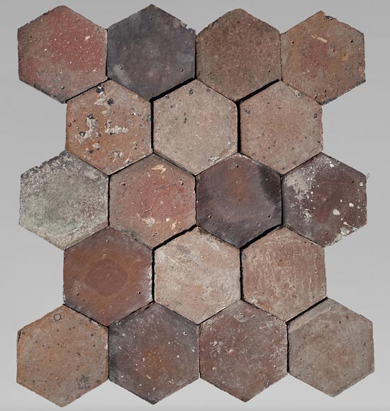Lot d'environ 10,5 m² de dalles hexagonales anciennes en terre cuite, XIXe siècle Lot d'environ 10,5 m² de dalles hexagonales anciennes en terre cuite, XIXe siècle-0