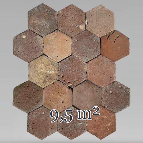 Lot d'environ 9,5 m² de dalles hexagonales anciennes en terre cuite, XIXe siècle