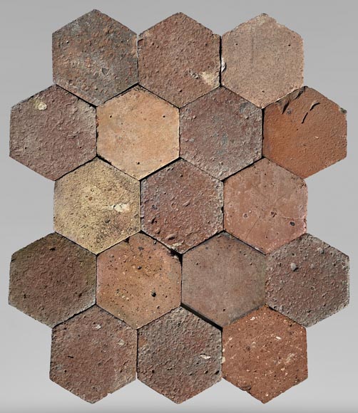 Lot d'environ 9,5 m² de dalles hexagonales anciennes en terre cuite, XIXe siècle Lot d'environ 9,5 m² de dalles hexagonales anciennes en terre cuite, XIXe siècle-0