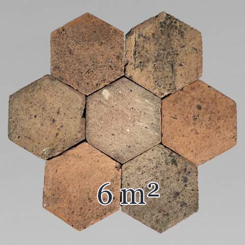 Lot d'environ 6m² de dalles hexagonales anciennes en terre cuite, XIXe siècle