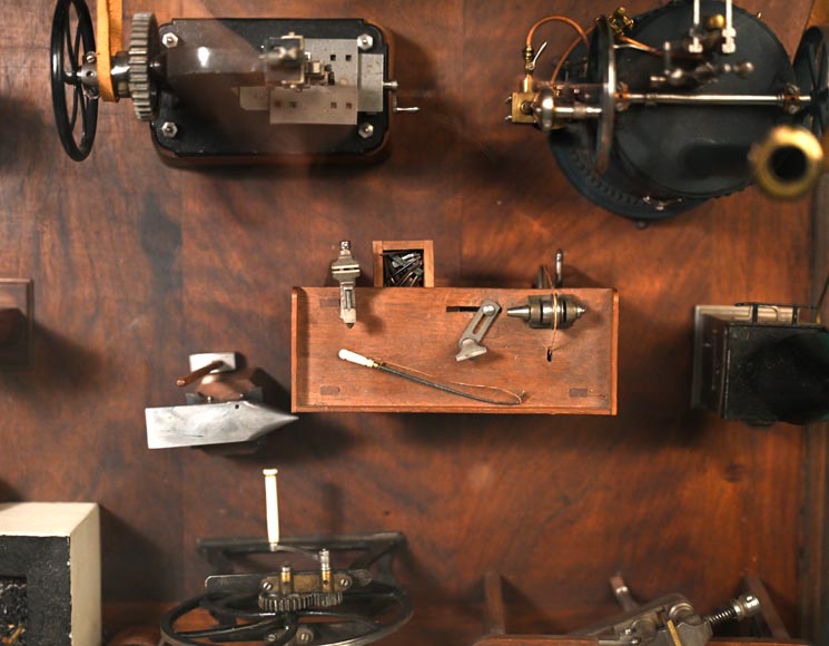 Maquette représentant un atelier de ferronnerie Maquette représentant un atelier de ferronnerie-3