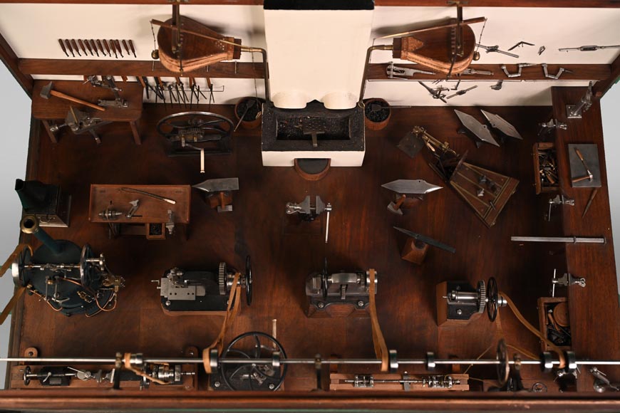 Maquette représentant un atelier de ferronnerie Maquette représentant un atelier de ferronnerie-9