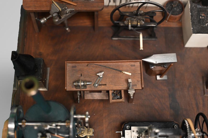 Maquette représentant un atelier de ferronnerie Maquette représentant un atelier de ferronnerie-13