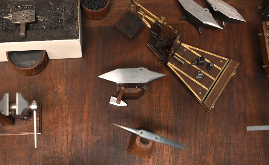 Maquette représentant un atelier de ferronnerie Maquette représentant un atelier de ferronnerie-14