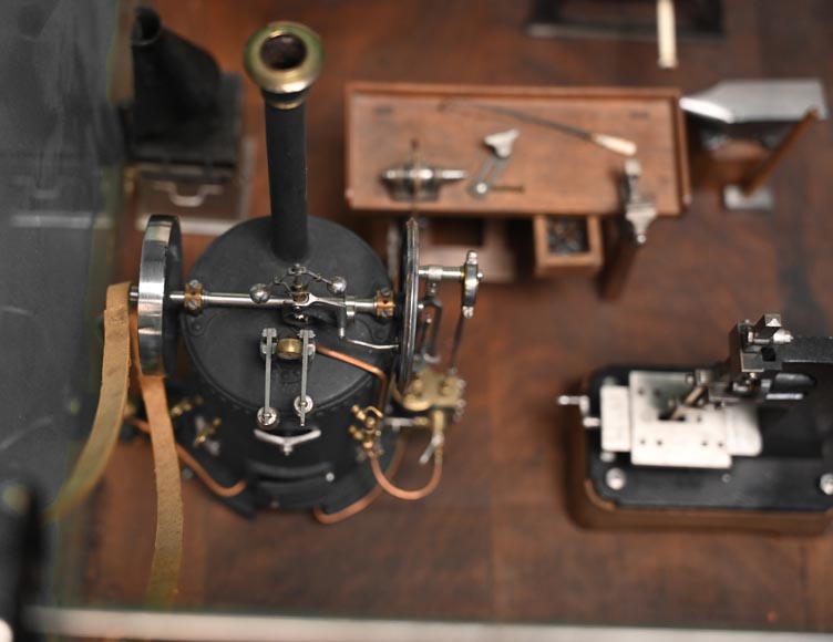 Maquette représentant un atelier de ferronnerie Maquette représentant un atelier de ferronnerie-15