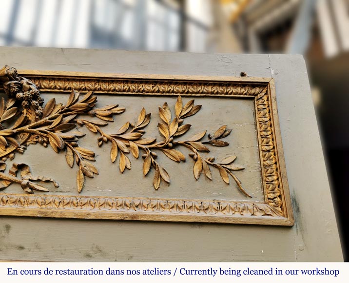 Trumeau en bois doré d'époque Louis XVI à la double couronne de fleurs et branches d'olivier Trumeau en bois doré d'époque Louis XVI à la double couronne de fleurs et branches d'olivier-2