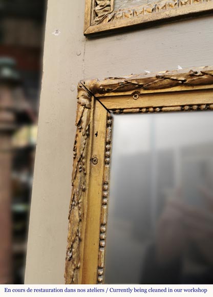 Trumeau en bois doré d'époque Louis XVI à la double couronne de fleurs et branches d'olivier Trumeau en bois doré d'époque Louis XVI à la double couronne de fleurs et branches d'olivier-4