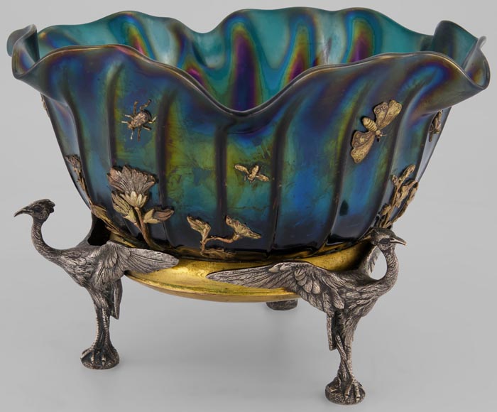 Maison GIROUX et Ferdinand DUVINAGE - Exceptionnelle et rare coupe aux échassiers en verre irisé et décor de galvanoplastie, vers 1870-1880 Maison GIROUX et Ferdinand DUVINAGE - Exceptionnelle et rare coupe aux échassiers en verre irisé et décor de galvanoplastie, vers 1870-1880-0