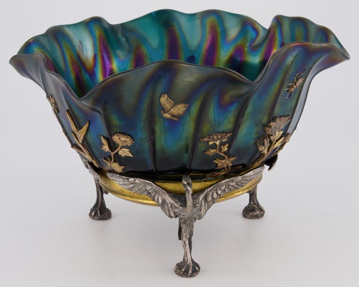 Maison GIROUX et Ferdinand DUVINAGE - Exceptionnelle et rare coupe aux échassiers en verre irisé et décor de galvanoplastie, vers 1870-1880 Maison GIROUX et Ferdinand DUVINAGE - Exceptionnelle et rare coupe aux échassiers en verre irisé et décor de galvanoplastie, vers 1870-1880-2