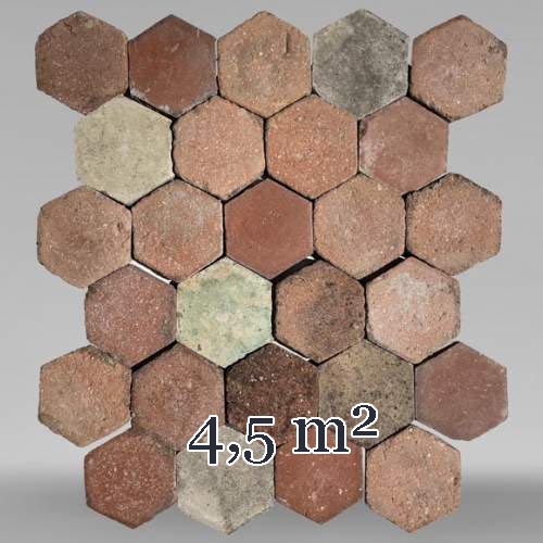 Lot d'environ 4,5 m² de dalles hexagonales anciennes en terre cuite, XIXe   siècle