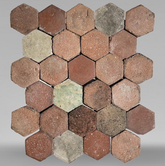 Lot d'environ 4,5 m² de dalles hexagonales anciennes en terre cuite, XIXe   siècle Lot d'environ 4,5 m² de dalles hexagonales anciennes en terre cuite, XIXe   siècle-0