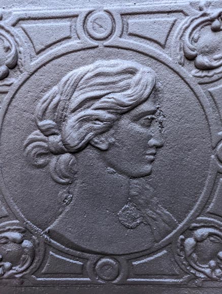 Plaque de cheminée au profil de femme Plaque de cheminée au profil de femme-1