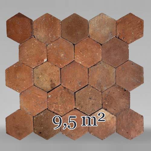 Lot d'environ 9,5 m² de dalles hexagonales anciennes en terre cuite, XIXe siècle
