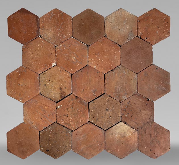 Lot d'environ 9,5 m² de dalles hexagonales anciennes en terre cuite, XIXe siècle Lot d'environ 9,5 m² de dalles hexagonales anciennes en terre cuite, XIXe siècle-0