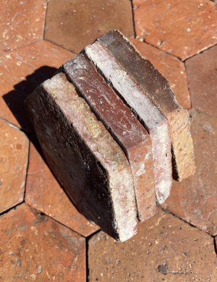 Lot d'environ 9,5 m² de dalles hexagonales anciennes en terre cuite, XIXe siècle Lot d'environ 9,5 m² de dalles hexagonales anciennes en terre cuite, XIXe siècle-3