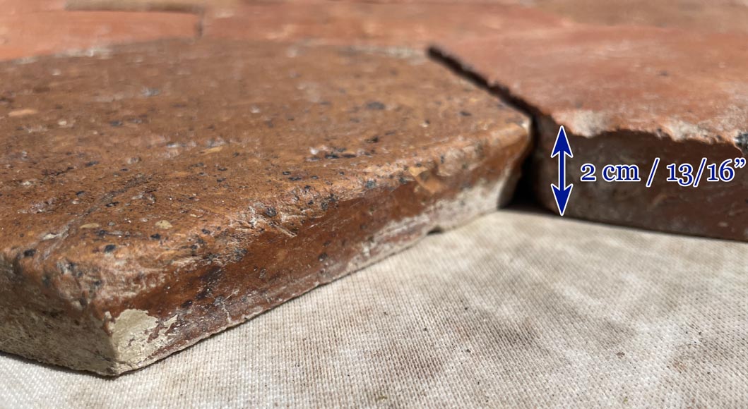 Lot d'environ 9,5 m² de dalles hexagonales anciennes en terre cuite, XIXe siècle Lot d'environ 9,5 m² de dalles hexagonales anciennes en terre cuite, XIXe siècle-4