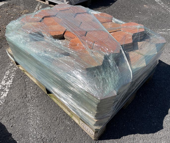 Lot d'environ 9,5 m² de dalles hexagonales anciennes en terre cuite, XIXe siècle Lot d'environ 9,5 m² de dalles hexagonales anciennes en terre cuite, XIXe siècle-5