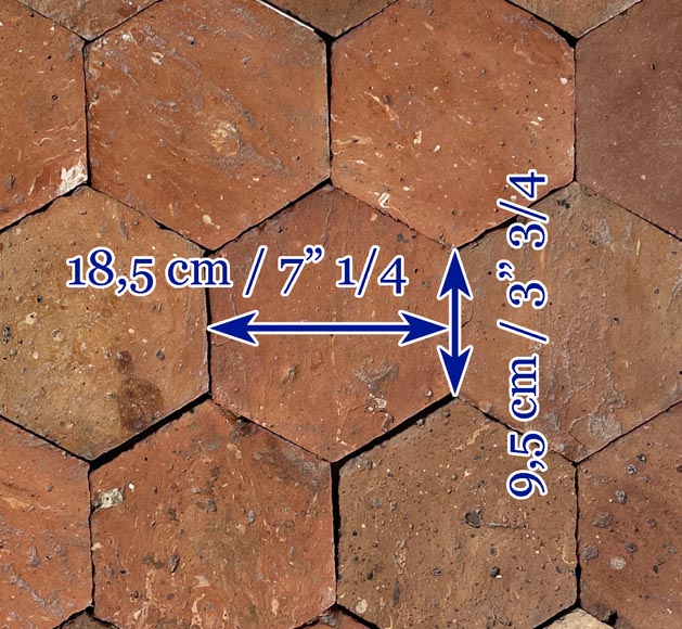 Lot d'environ 9,5 m² de dalles hexagonales anciennes en terre cuite, XIXe siècle Lot d'environ 9,5 m² de dalles hexagonales anciennes en terre cuite, XIXe siècle-6