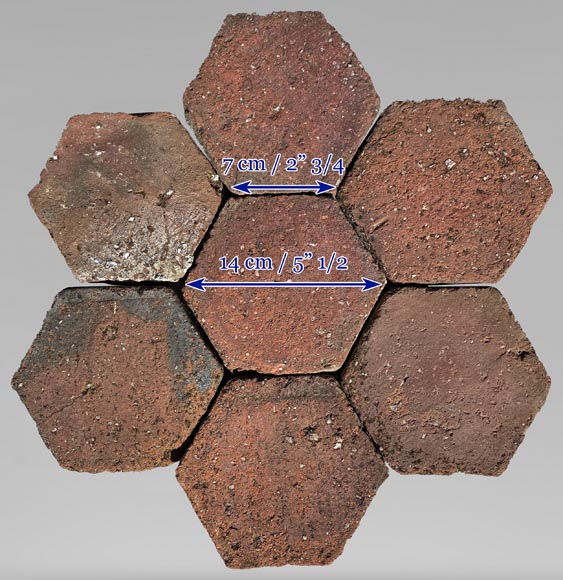 Lot d'environ 2,4m² de petites dalles hexagonales anciennes en terre cuite, XIXe siècle Lot d'environ 2,4m² de petites dalles hexagonales anciennes en terre cuite, XIXe siècle-6