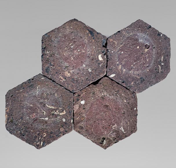 Petit lot d'environ 1,5m² de dalles hexagonales anciennes en terre cuite Petit lot d'environ 1,5m² de dalles hexagonales anciennes en terre cuite-0