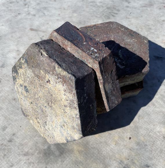 Petit lot d'environ 1,5m² de dalles hexagonales anciennes en terre cuite Petit lot d'environ 1,5m² de dalles hexagonales anciennes en terre cuite-2