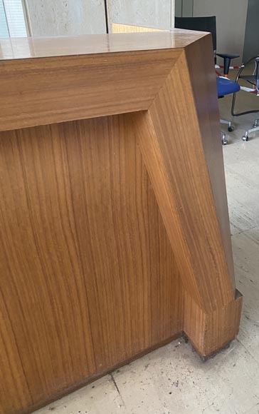 Grand comptoir d'accueil en bois placage, deuxième moitié du XXe siècle Grand comptoir d'accueil en bois placage, deuxième moitié du XXe siècle-3