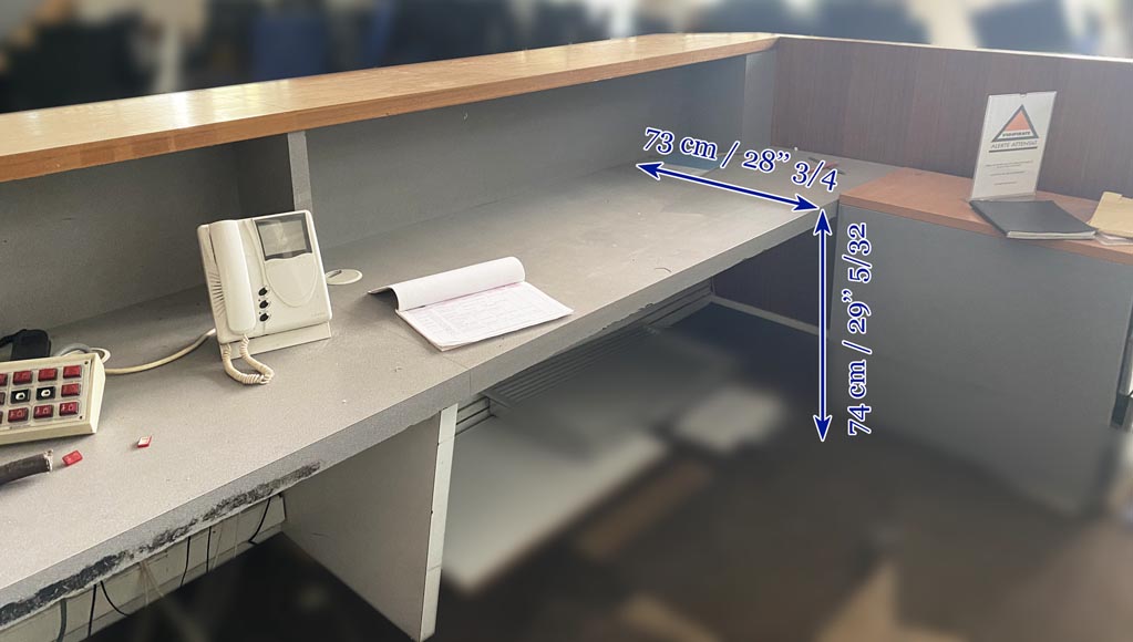 Grand comptoir d'accueil en bois placage, deuxième moitié du XXe siècle Grand comptoir d'accueil en bois placage, deuxième moitié du XXe siècle-5