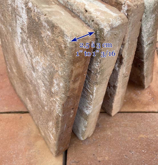 Lot de 10 m² de tomettes anciennes en terre cuite de forme carré Lot de 10 m² de tomettes anciennes en terre cuite de forme carré-4