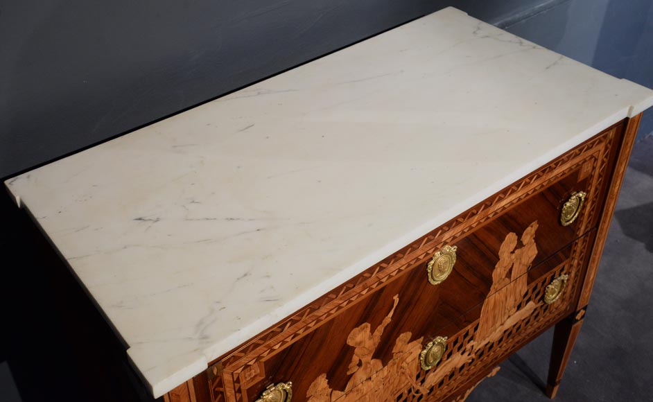 Giuseppe MAGGIOLINI (1738 – 1814)(Entourage de),Remarquable paire de commodes néoclassiques à décor de marqueterie présentant un « Départ pour la chasse » et un « Retour de la chasse », début du XIXe siècle Giuseppe MAGGIOLINI (1738 – 1814)(Entourage de),Remarquable paire de commodes néoclassiques à décor de marqueterie présentant un « Départ pour la chasse » et un « Retour de la chasse », début du XIXe siècle-8