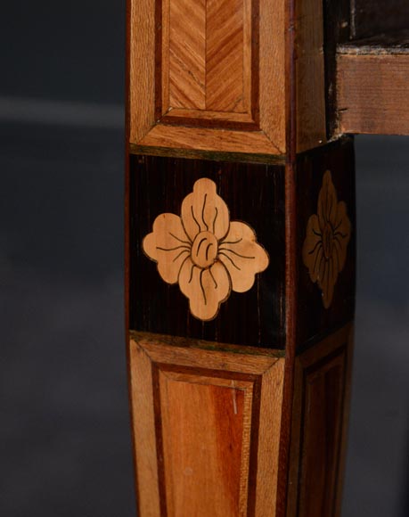 Giuseppe MAGGIOLINI (1738 – 1814)(Entourage de),Remarquable paire de commodes néoclassiques à décor de marqueterie présentant un « Départ pour la chasse » et un « Retour de la chasse », début du XIXe siècle Giuseppe MAGGIOLINI (1738 – 1814)(Entourage de),Remarquable paire de commodes néoclassiques à décor de marqueterie présentant un « Départ pour la chasse » et un « Retour de la chasse », début du XIXe siècle-16