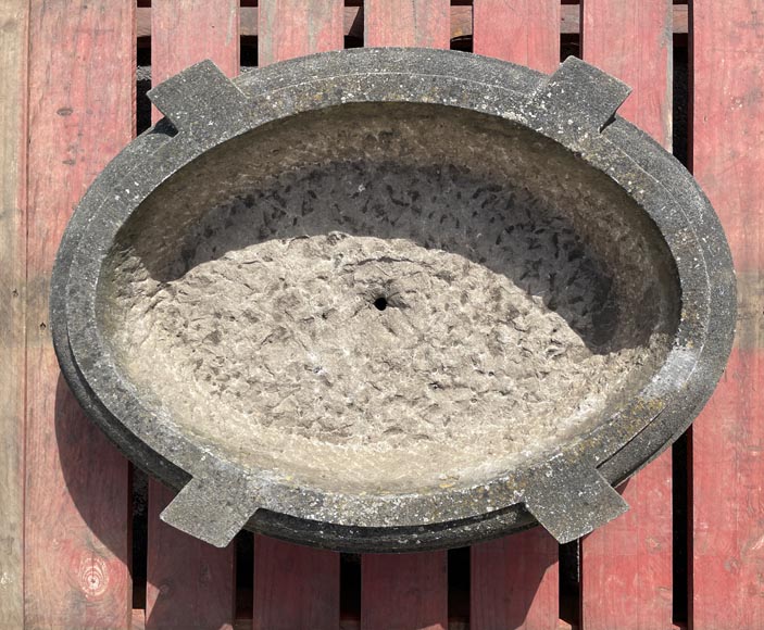 Jardinière ronde en pierre ornée de quatre saillies Jardinière ronde en pierre ornée de quatre saillies-2