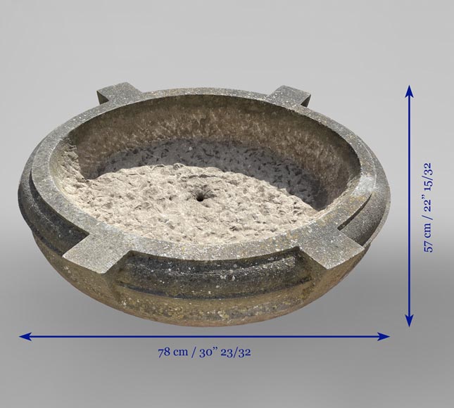 Jardinière ronde en pierre ornée de quatre saillies Jardinière ronde en pierre ornée de quatre saillies-5