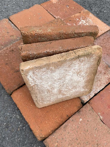 Lot d'environ 8 m² de tomettes carrées en terre cuite Lot d'environ 8 m² de tomettes carrées en terre cuite-3