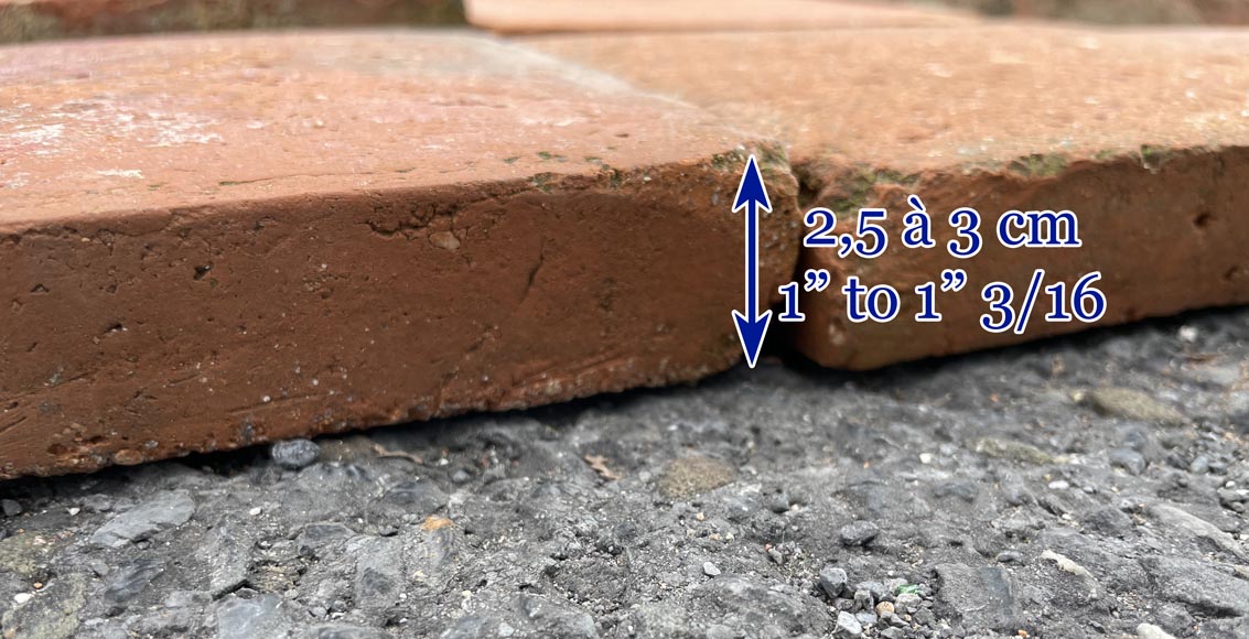 Lot d'environ 8 m² de tomettes carrées en terre cuite Lot d'environ 8 m² de tomettes carrées en terre cuite-4