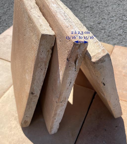 Lot d'environ 13,5 m² de tomettes anciennes en terre cuite de forme carrée Lot d'environ 13,5 m² de tomettes anciennes en terre cuite de forme carrée-3