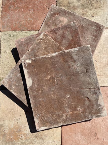 Lot d'environ 17 m² de tomettes carrées en terre cuite Lot d'environ 17 m² de tomettes carrées en terre cuite-2