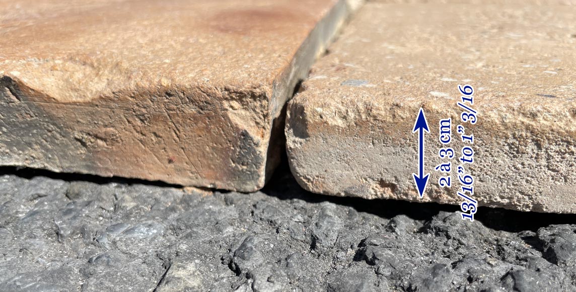 Lot d'environ 9m² de tomettes carrées en terre cuite Lot d'environ 9m² de tomettes carrées en terre cuite-4